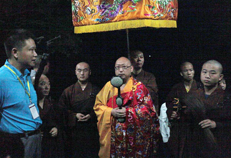 新昌大佛寺举行传实法师方丈升座暨栖光万佛宝塔落成庆典