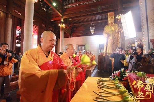 妙湛老百年诞辰追思传供在南普大殿举行