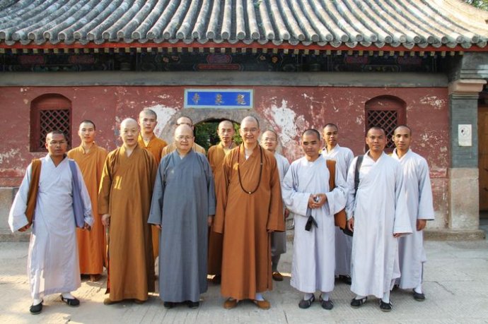 台湾台中慈光禅学院院长惠空法师一行参访北京龙泉寺
