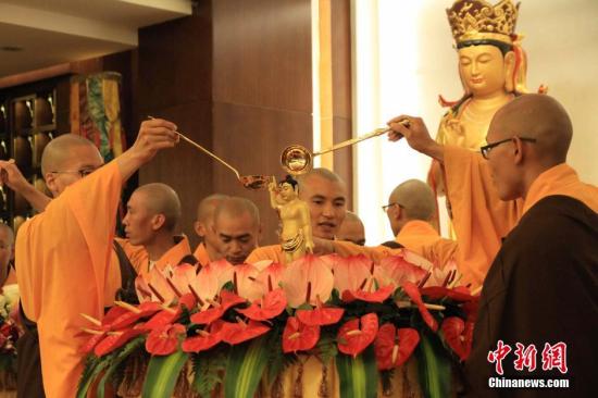 900年名寺举行法会 藏传佛教高僧称传统保存完好