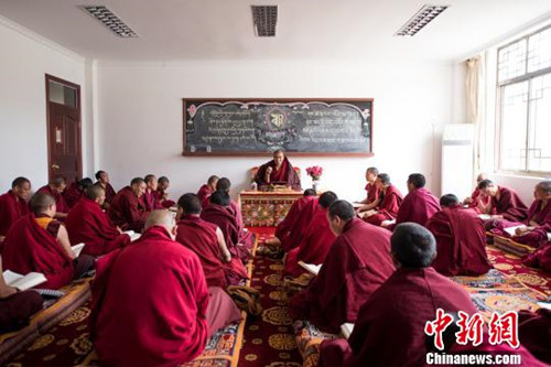 西藏佛学院将在五年内培训750位偏远寺庙僧人.JPG
