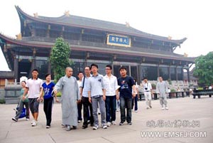 参观寺院