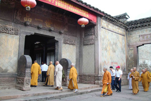 佛教界弟子自发前来泰宁庆云寺纪