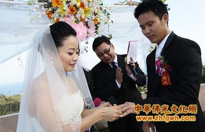 新人互换戒指