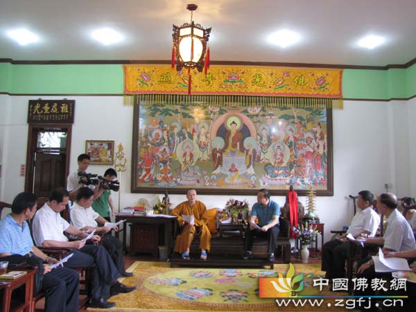 广东省民族宗教委副主任温卫平一行到六祖寺考察“2011年广东禅宗六祖文化节”筹备工作.jpg