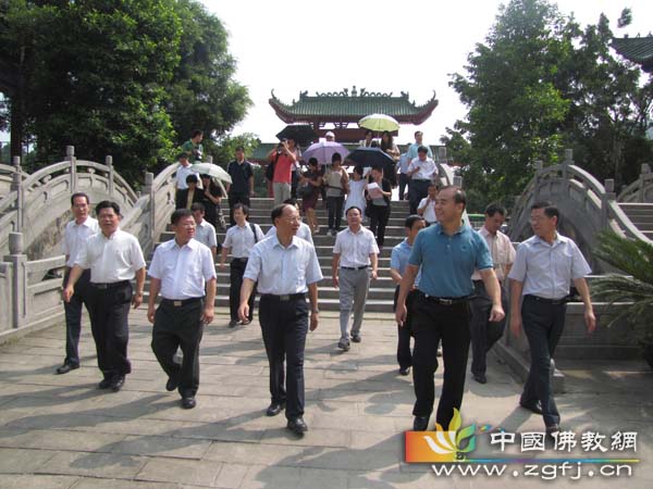 广东省民族宗教委副主任温卫平一行到六祖寺考察“2011年广东禅宗六祖文化节”筹备工作.jpg