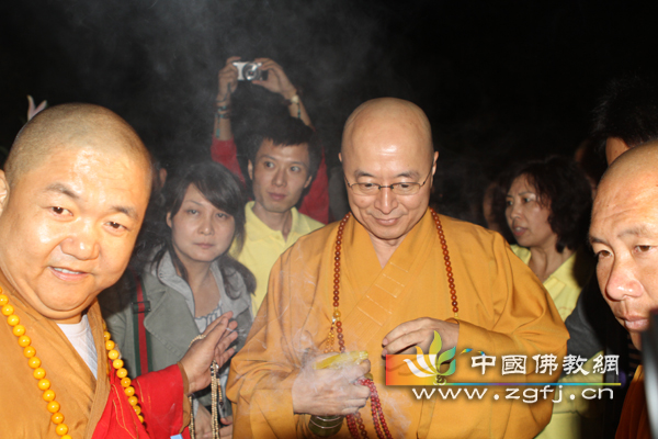 迎请海涛法师 .jpg
