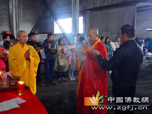法师带大家为放生生灵皈依 念经