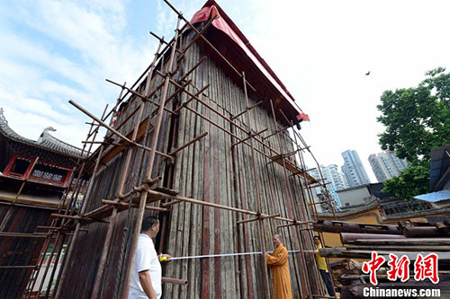 福建福州开元寺清代遗存铁佛殿落架开始修缮.jpg