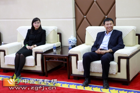 温婉伶女士(左)和祖廓居士.JPG