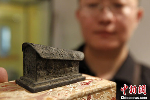 精巧绝伦唐代舍利银棺亮相河南郑州.jpg