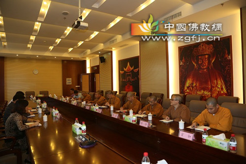 浙江舟山市民宗局局长邱平海一行到中国佛学院普陀山学院进行调研座谈.jpg