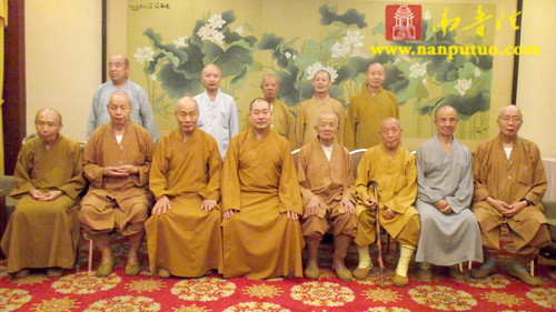福建厦门南普陀寺组织年老僧众共度重阳佳节.jpg