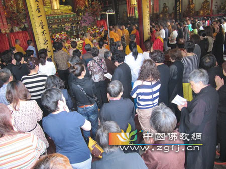 上海西林禅寺举行文殊菩萨圣诞祈福法会.jpg