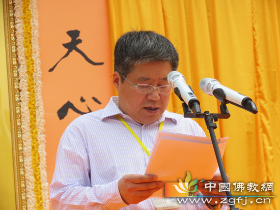 河北省委统战部常务副部长潘爱良代省委常委、统战部田向利部长宣读追思文