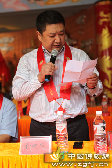 居士代表何洪民讲话