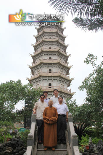 台湾玄奘大学曾光荣副校长到梅州千佛塔寺参访.jpg