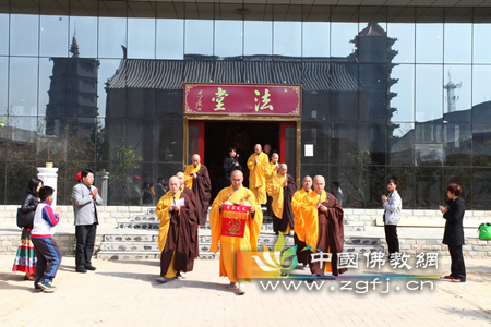 河北保定观音寺举行传授在家菩萨戒法会.jpg