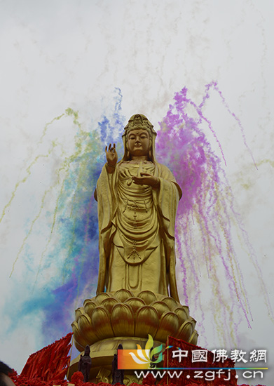观音圣像，瑞相连连