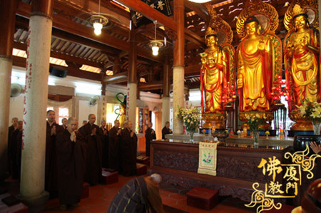 厦门万石莲寺为厦门公交车事故伤亡者举办祈福及超荐法会.jpg