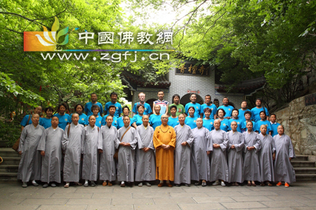 荐福观音寺前往抗日老区台儿庄参观学习.jpg