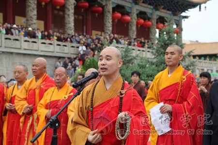 中国佛学院2009级本科毕业生“丝绸之路”参访团参加罗什塔修复开光典礼.jpg