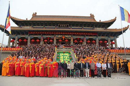 中国佛学院2009级本科毕业生“丝绸之路”参访团参加罗什塔修复开光典礼.jpg