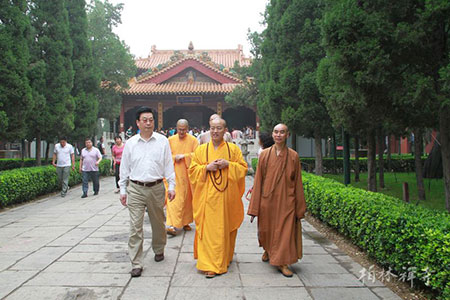 宁波市佛教考察团到河北赵县柏林禅寺进行参访.jpg