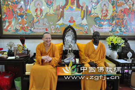 刚果波迪那迦法师访问广东四会六祖寺.jpg