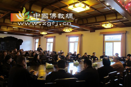 北大(五明)佛学游学班一行到普陀山进行禅修.jpg