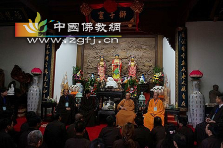 北大(五明)佛学游学班一行到普陀山进行禅修.jpg