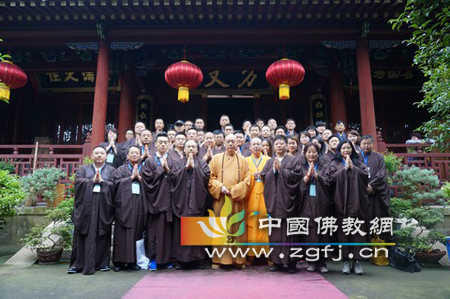 北大(五明)佛学游学班一行到普陀山进行禅修.jpg