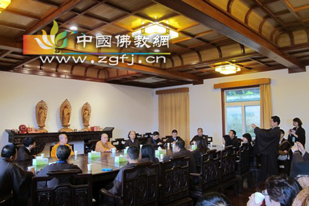 北大(五明)佛学游学班一行到普陀山进行禅修.jpg