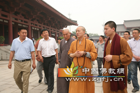 河北省佛协代会长明海法师一行调研唐山佛协工作.jpg