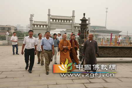 河北省佛协代会长明海法师一行调研唐山佛协工作.jpg
