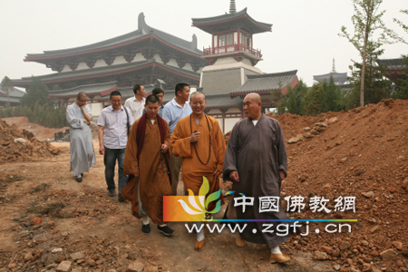 河北省佛协代会长明海法师一行调研唐山佛协工作.jpg