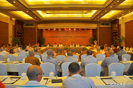 中国佛教协会第八届理事会居士事务委员会会议在峨眉山召开.jpg