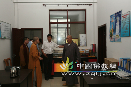 河北省佛协代会长明海法师一行调研唐山佛协工作.jpg