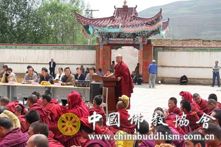 青海省海东地区佛教协会在循化县文都大寺举行第三届佛教论坛.jpg