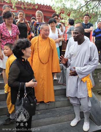 巴林、乌拉圭、哥伦比亚等国驻华大使参访嵩山少林寺.jpg
