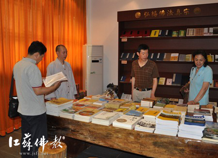江苏省民宗局马冬青副巡视员到无锡南禅寺调研.jpg