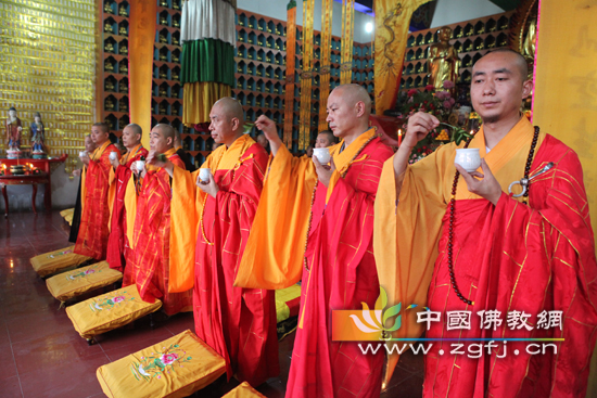 诸位法师洒净现场