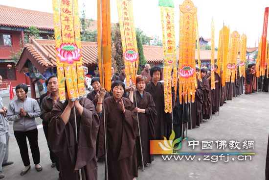 现场居士法喜充满
