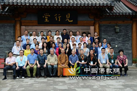 学诚法师给北大后EMBA班做题为《劝发菩提心》讲座.jpg