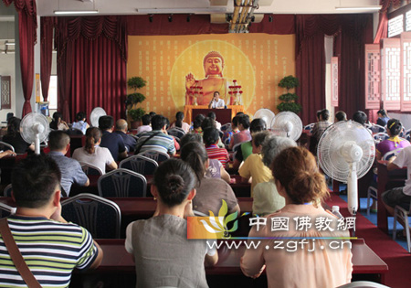 2013年归元禅寺“在生活中修行”禅修活动圆满.jpg