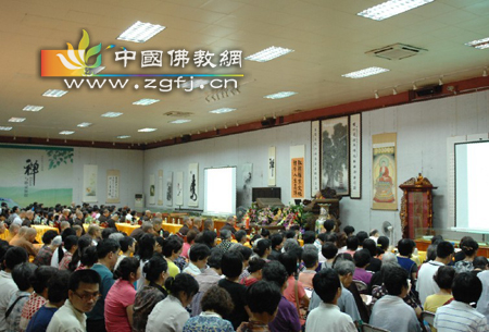 明生法师于广东光孝寺宣讲《梵网经菩萨戒本》.jpg