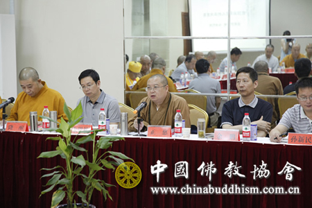 湖北佛教教风建设推进会暨省佛协2013年第二次会长办公(扩大)会议圆满结束.jpg