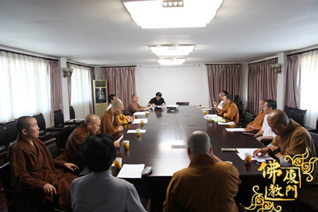 厦门市佛教协会召开6月份副秘书长以上会务会议.jpg