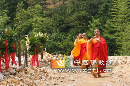福州鹅峰禅寺举行大雄宝殿奠基法会.jpg