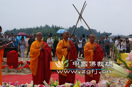 福州鹅峰禅寺举行大雄宝殿奠基法会.jpg